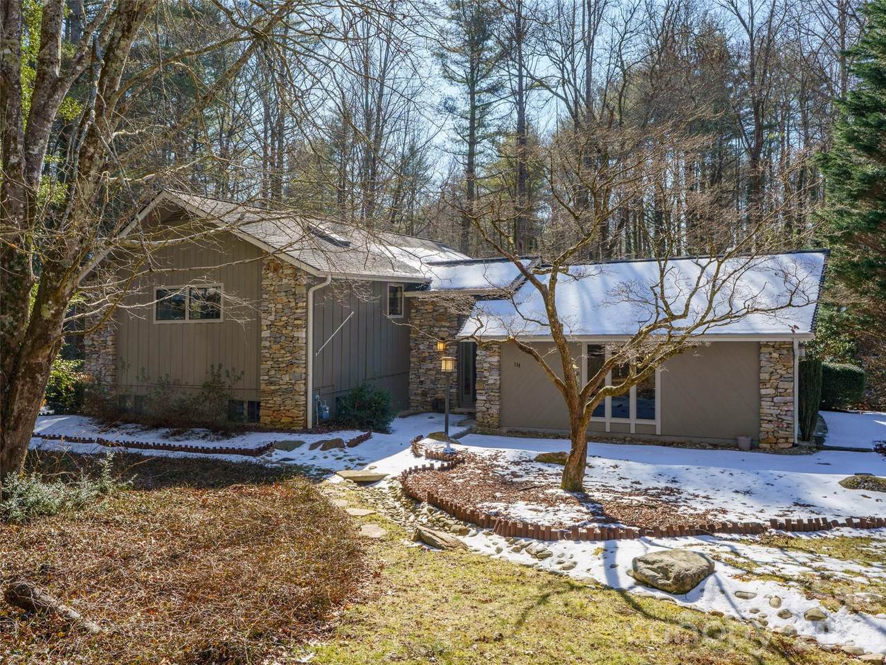 138 Woodhaven Drive - Photo 1