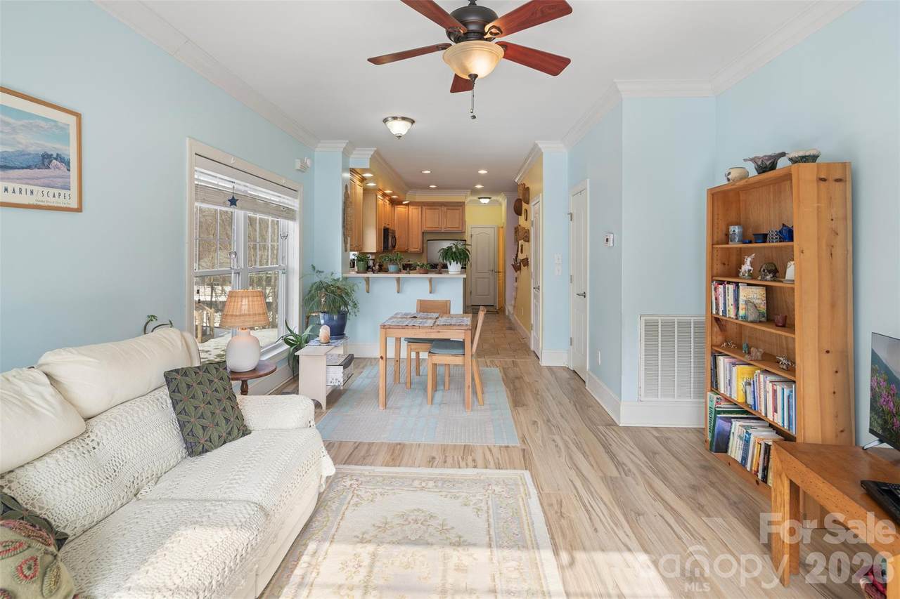 135 Stratford Lane - Photo 1