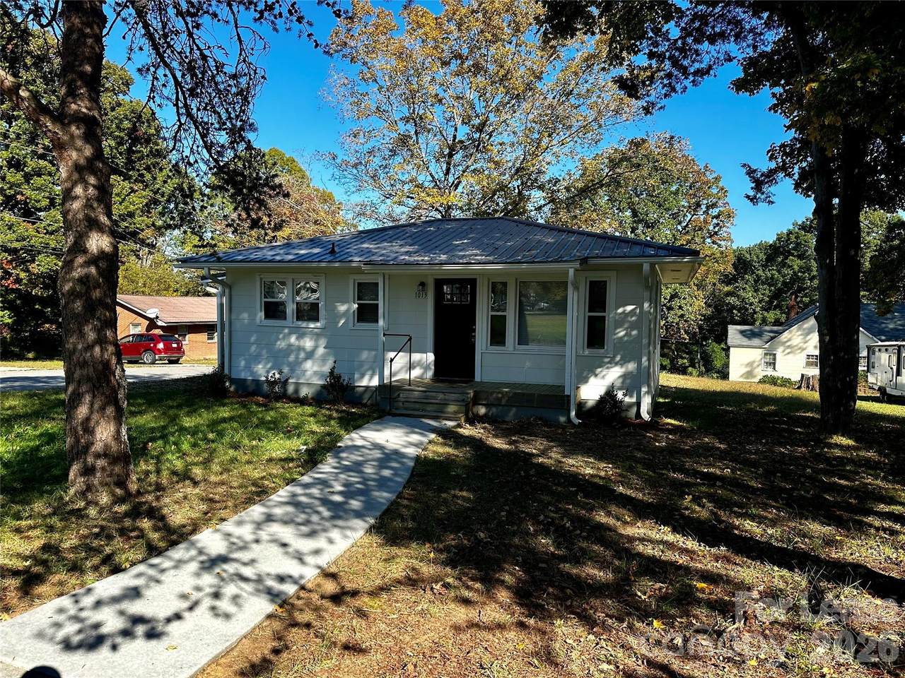 1013 Eleanor Drive - Photo 1