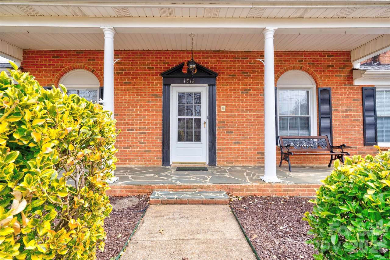 1516 Marlwood Drive - Photo 1
