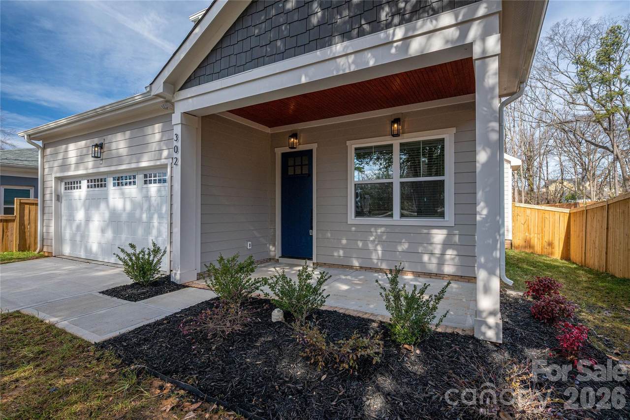 302 Lincoln Street - Photo 1