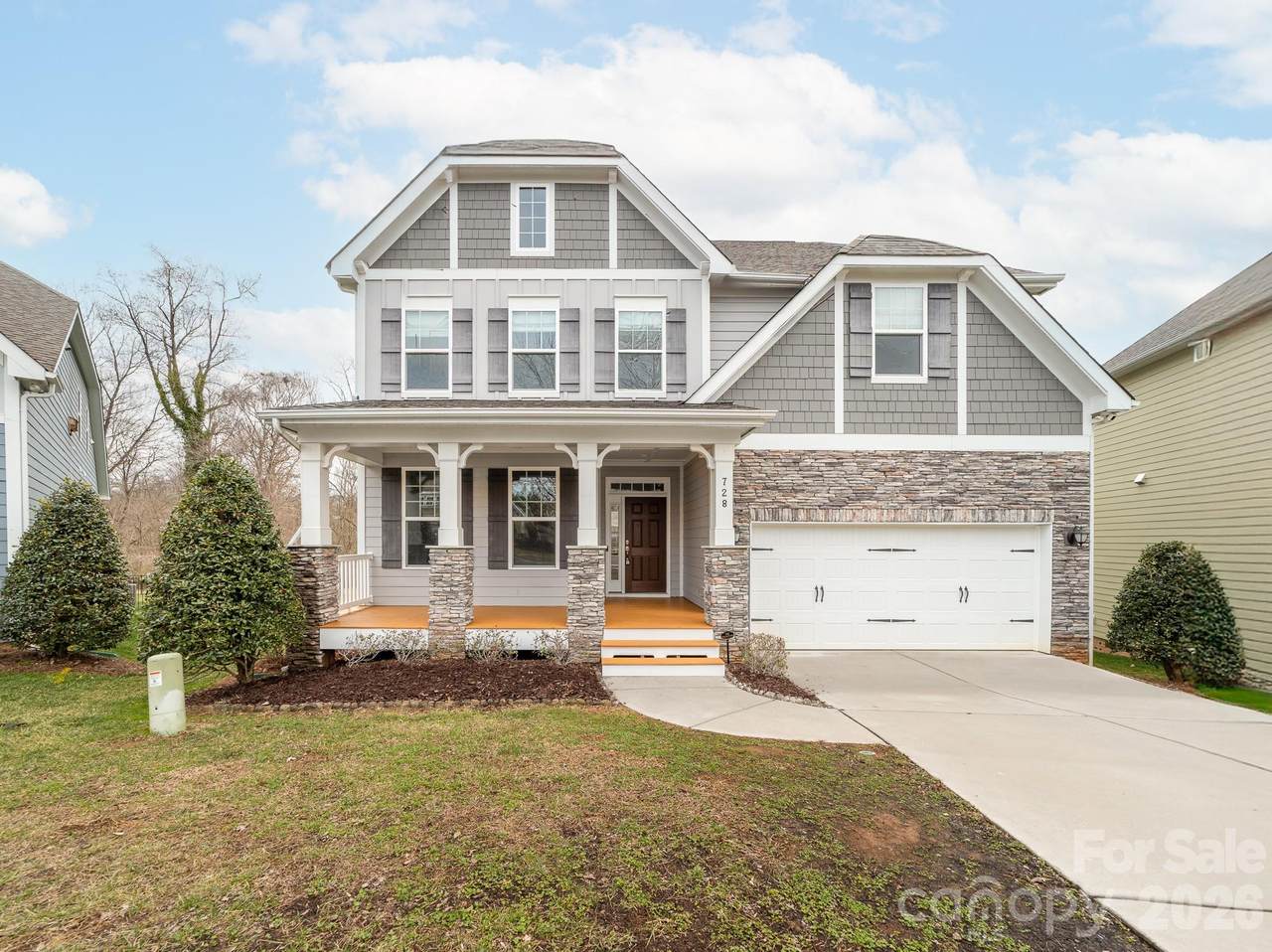 728 Lakeview Drive - Photo 1