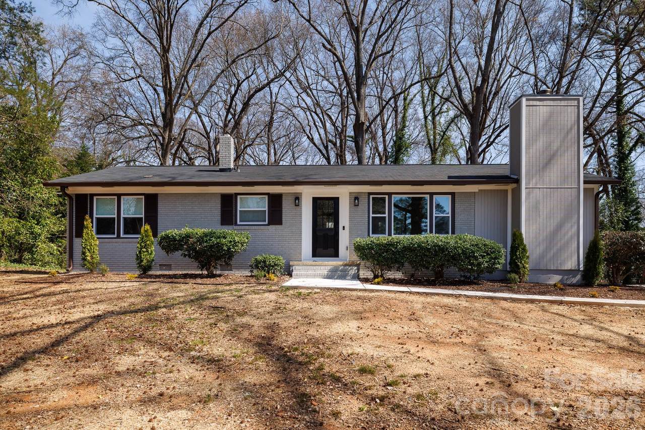 1610 India Hook Road - Photo 1