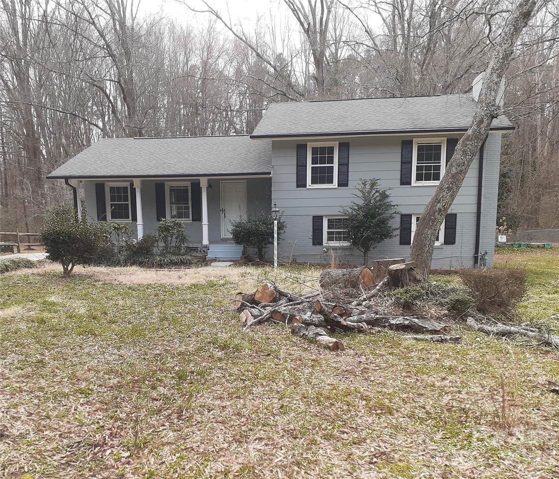 1638 Colonial Drive - Photo 1