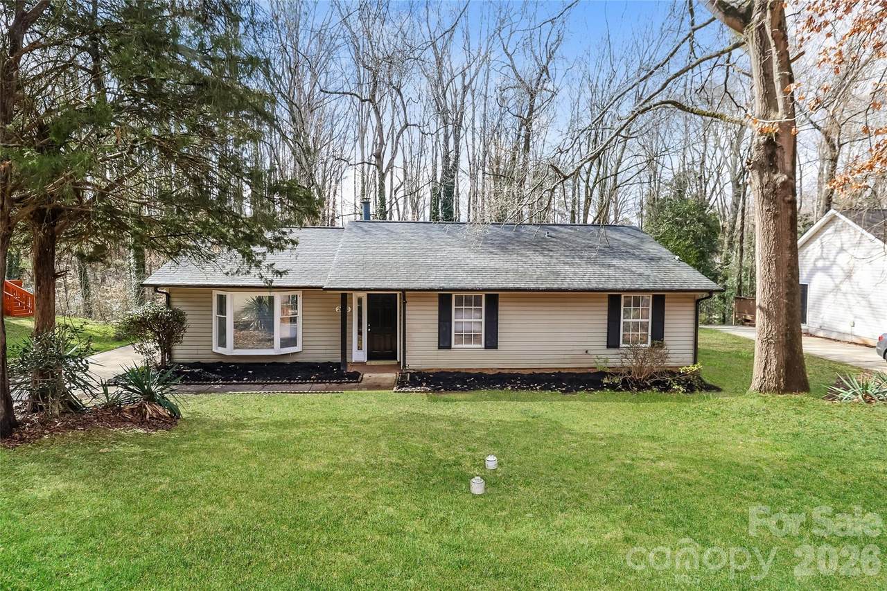 2001 Teddington Drive - Photo 1