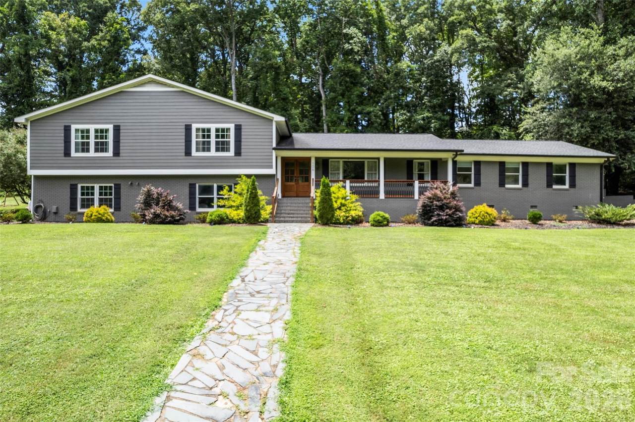 108 Brookmeade Drive - Photo 1