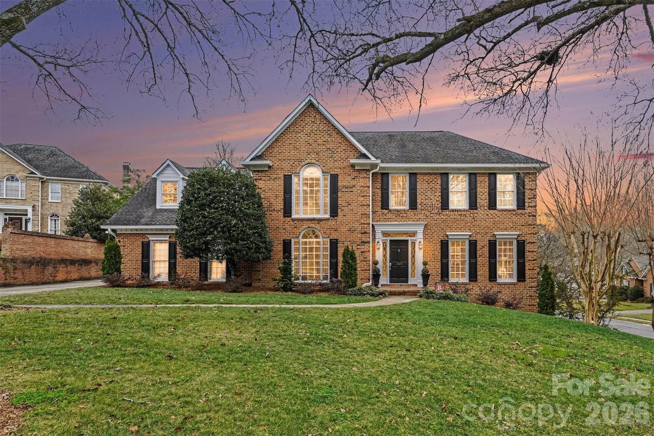 1015 Chelsea Place - Photo 1