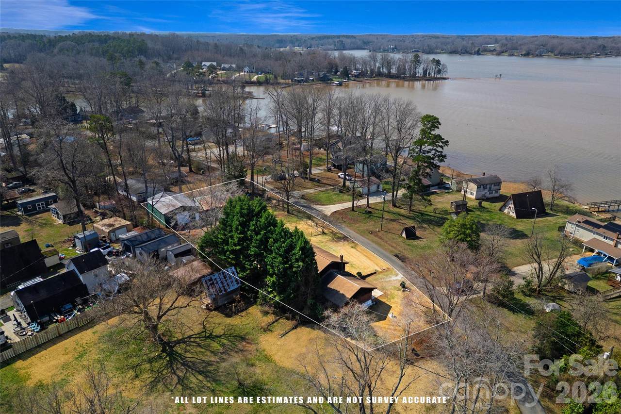 335 Yachtsman Drive - Photo 1