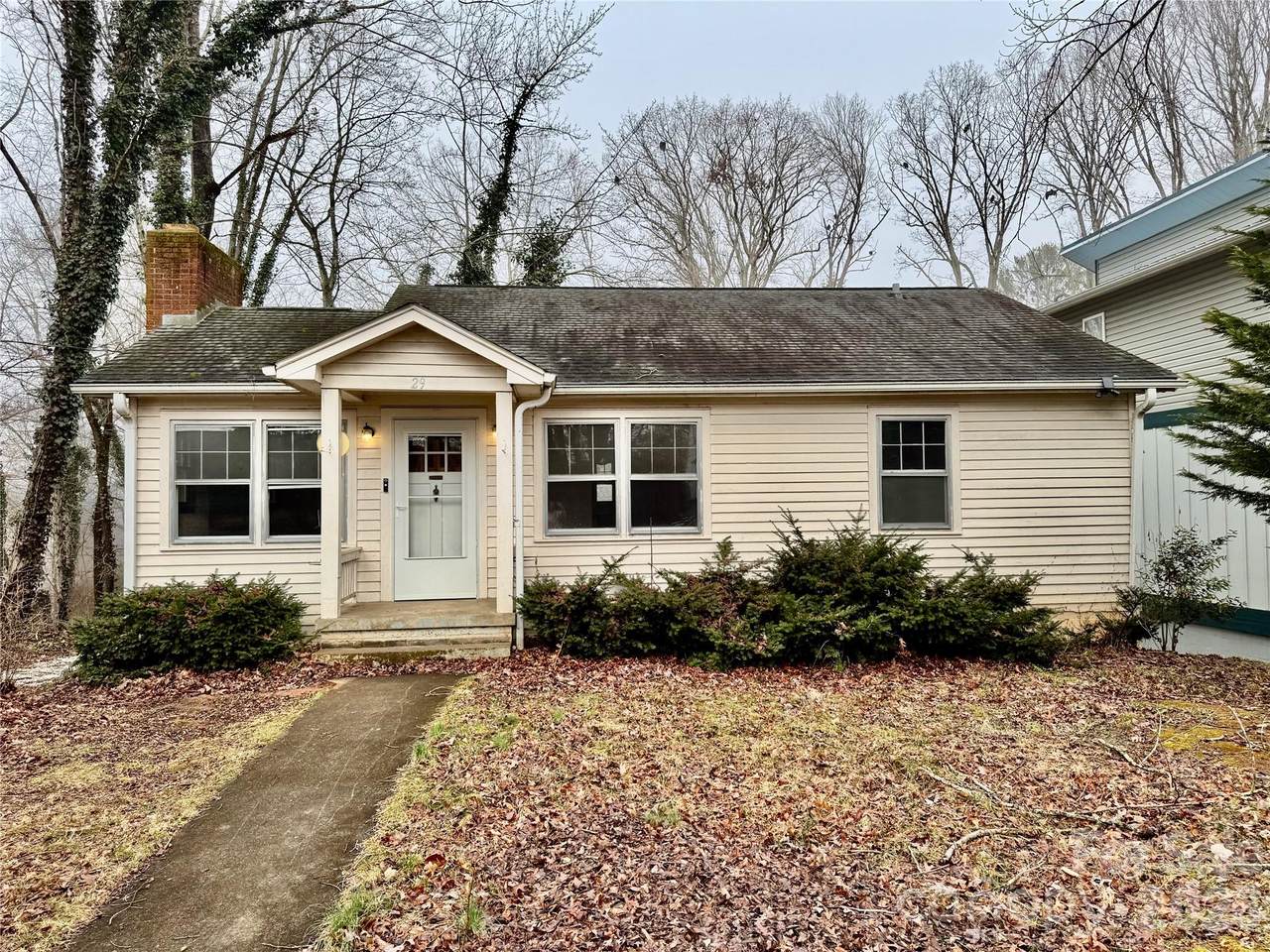 29 Evergreen Avenue - Photo 1