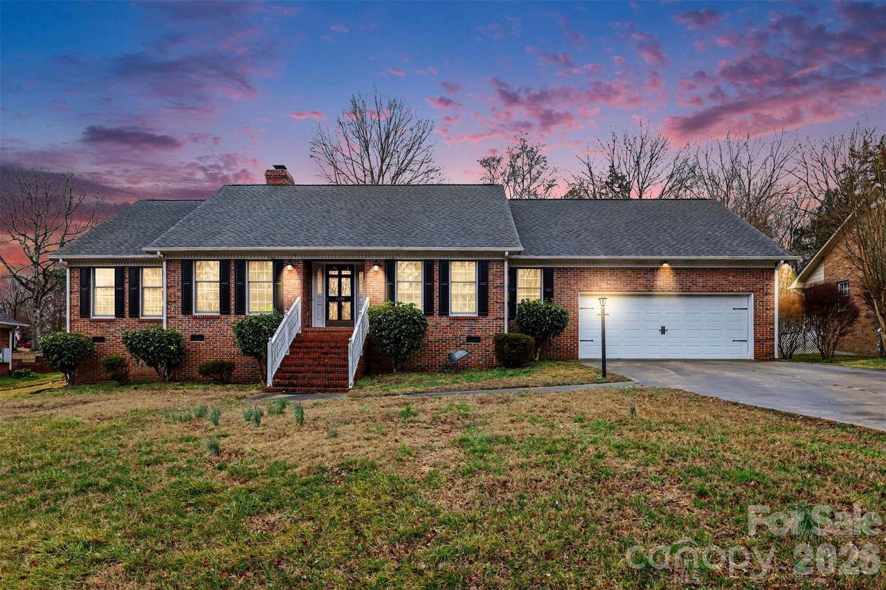 1439 Woodhurst Drive - Photo 1