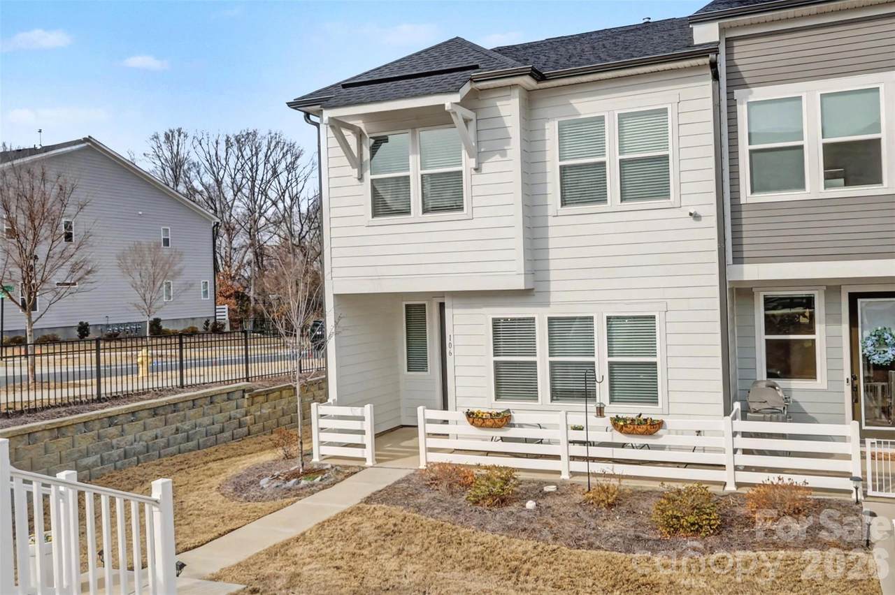 106 Renny Alley - Photo 1