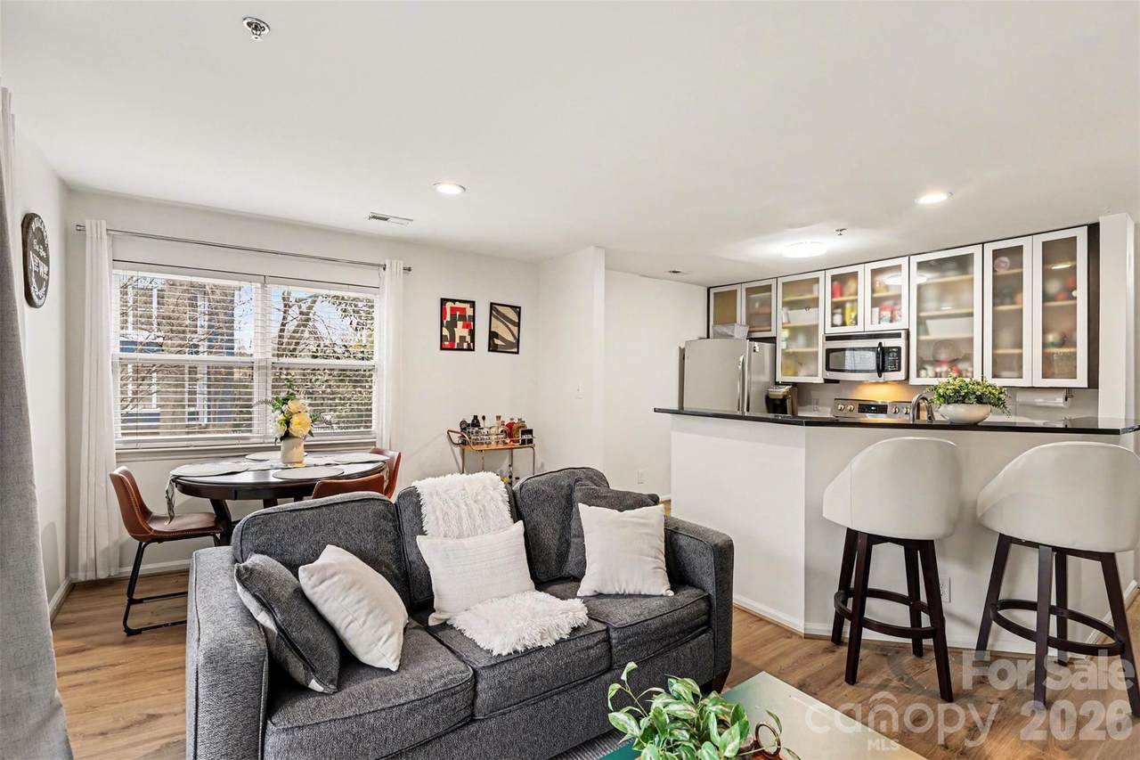 525 Graham Street - Photo 1