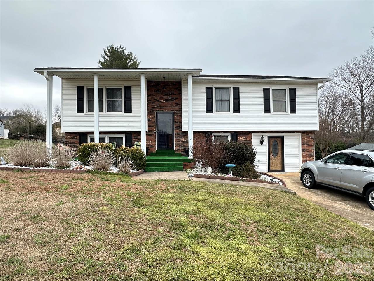 408 Cardinal Drive - Photo 1