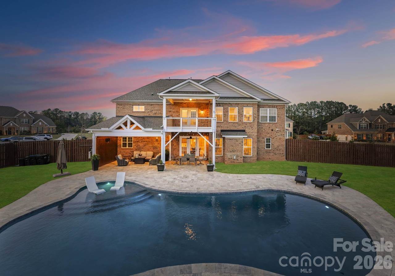 1053 Harlow's Crossing Drive - Photo 1