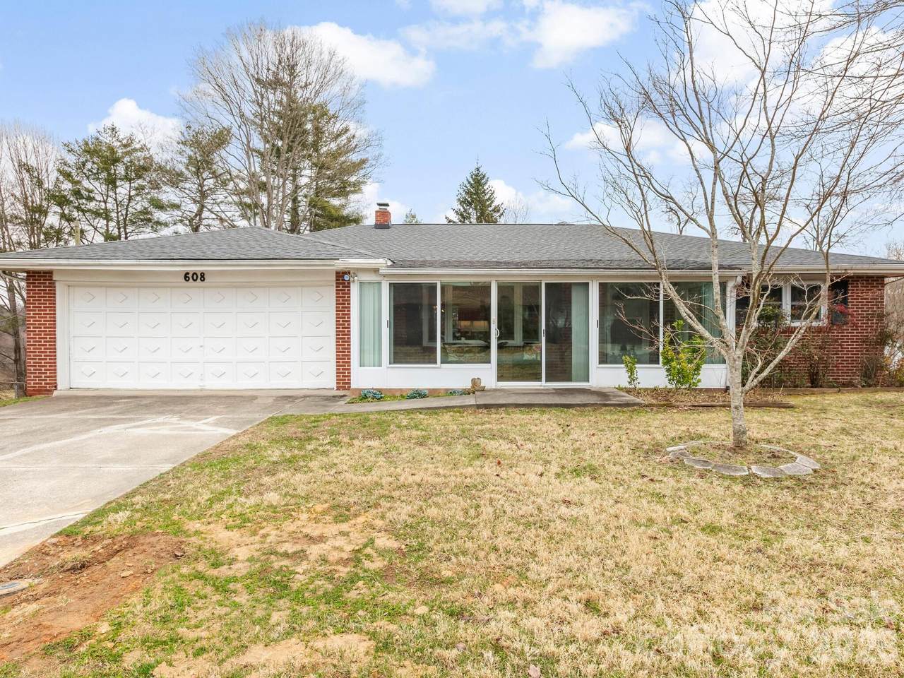 608 Buena Vista Drive - Photo 1