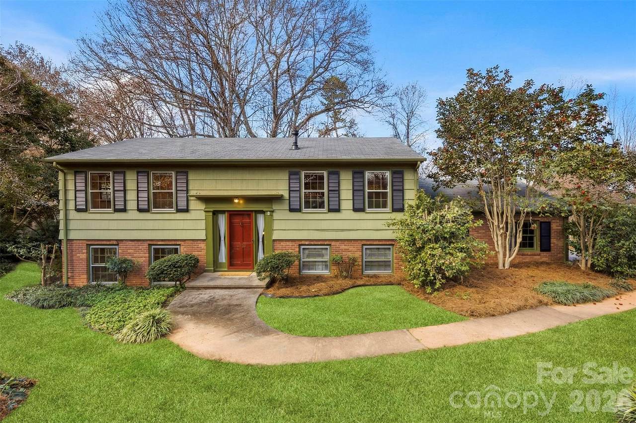 2968 Club Drive - Photo 1