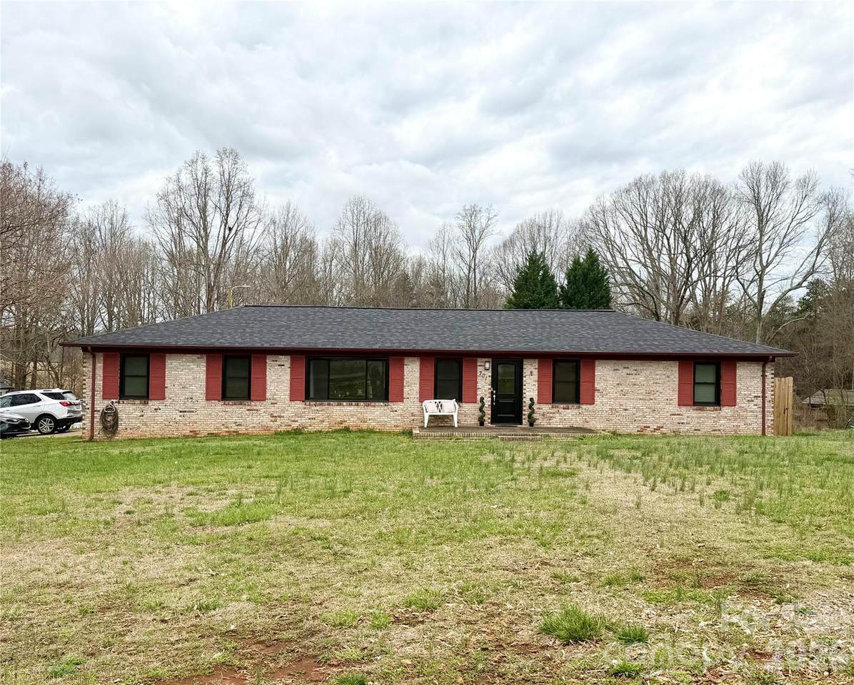 701 Cherry Lane - Photo 1