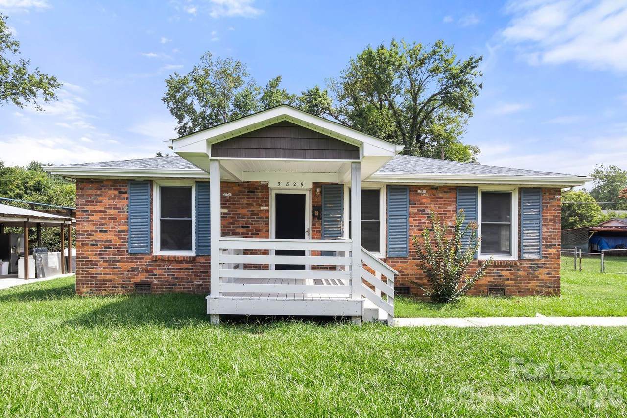 3829 Stonehaven Drive - Photo 1