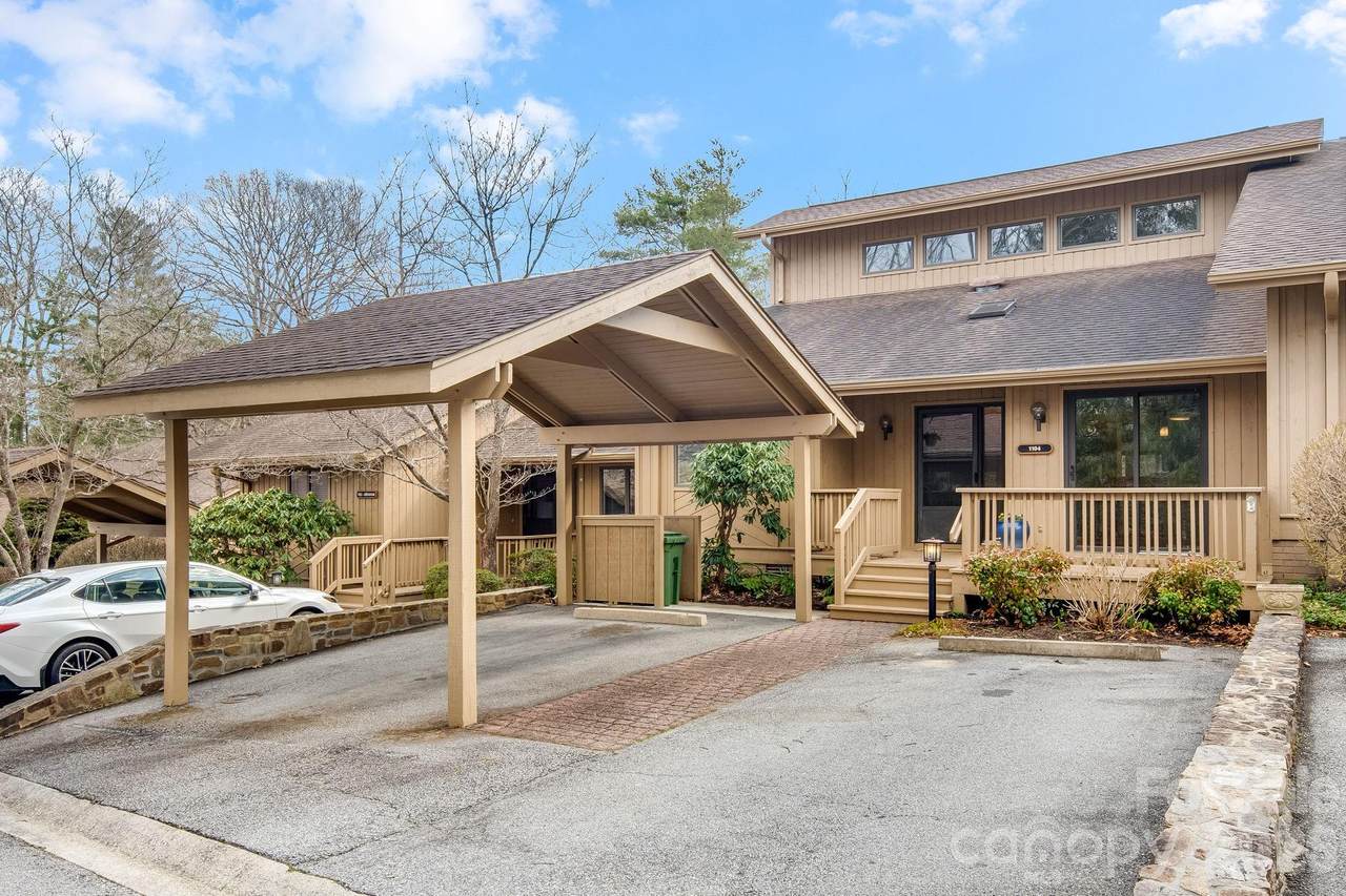 1104 Red Oak Drive - Photo 1