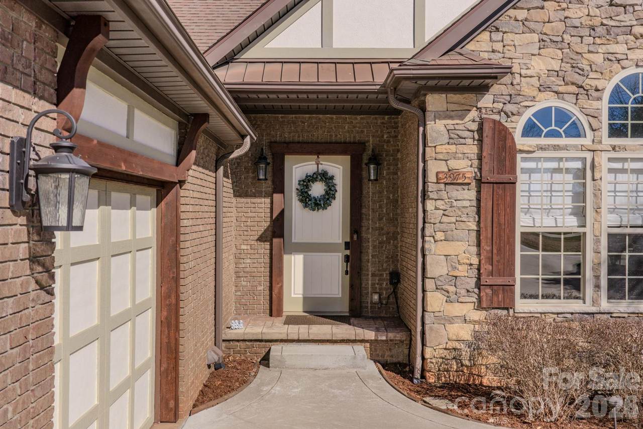 3975 Plantation Drive - Photo 1
