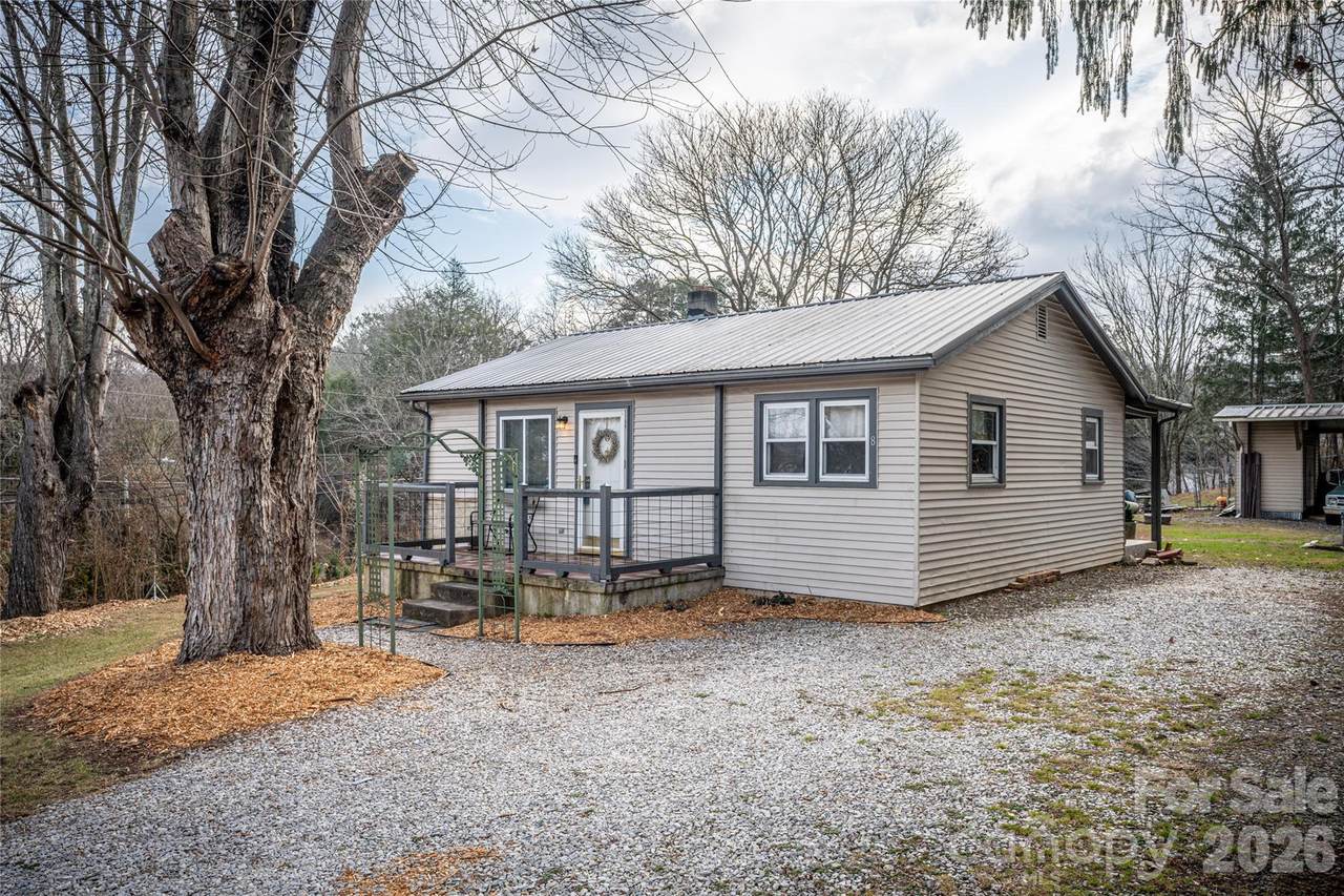 8 Linda Vista Drive - Photo 1