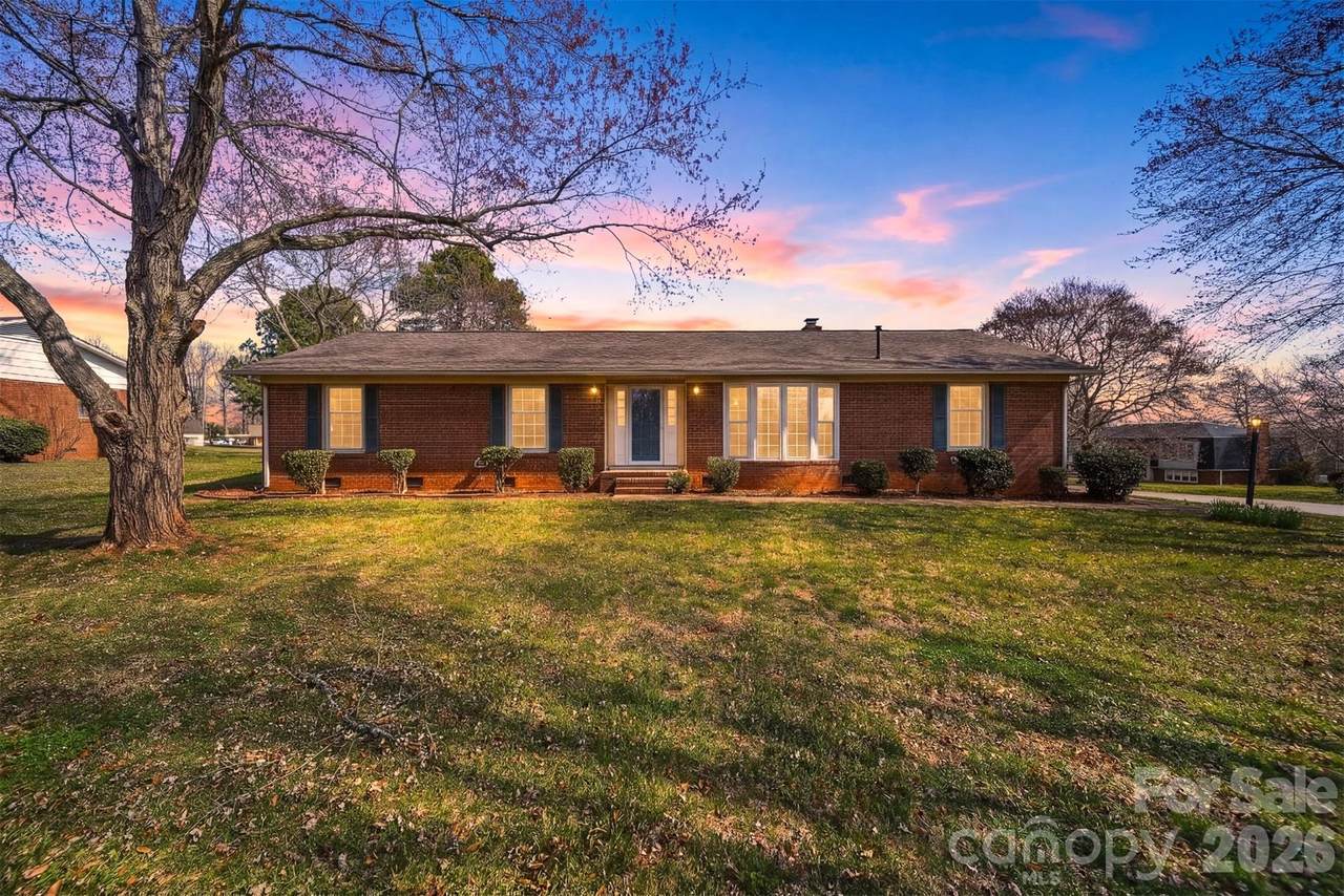 2010 Elizabeth Avenue - Photo 1