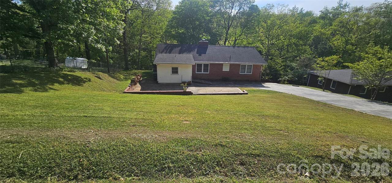 110 Crestwood Drive - Photo 1