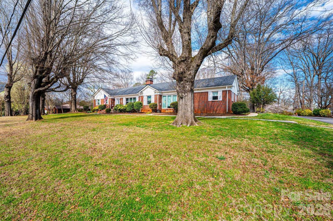 1724 2nd Avenue - Photo 1