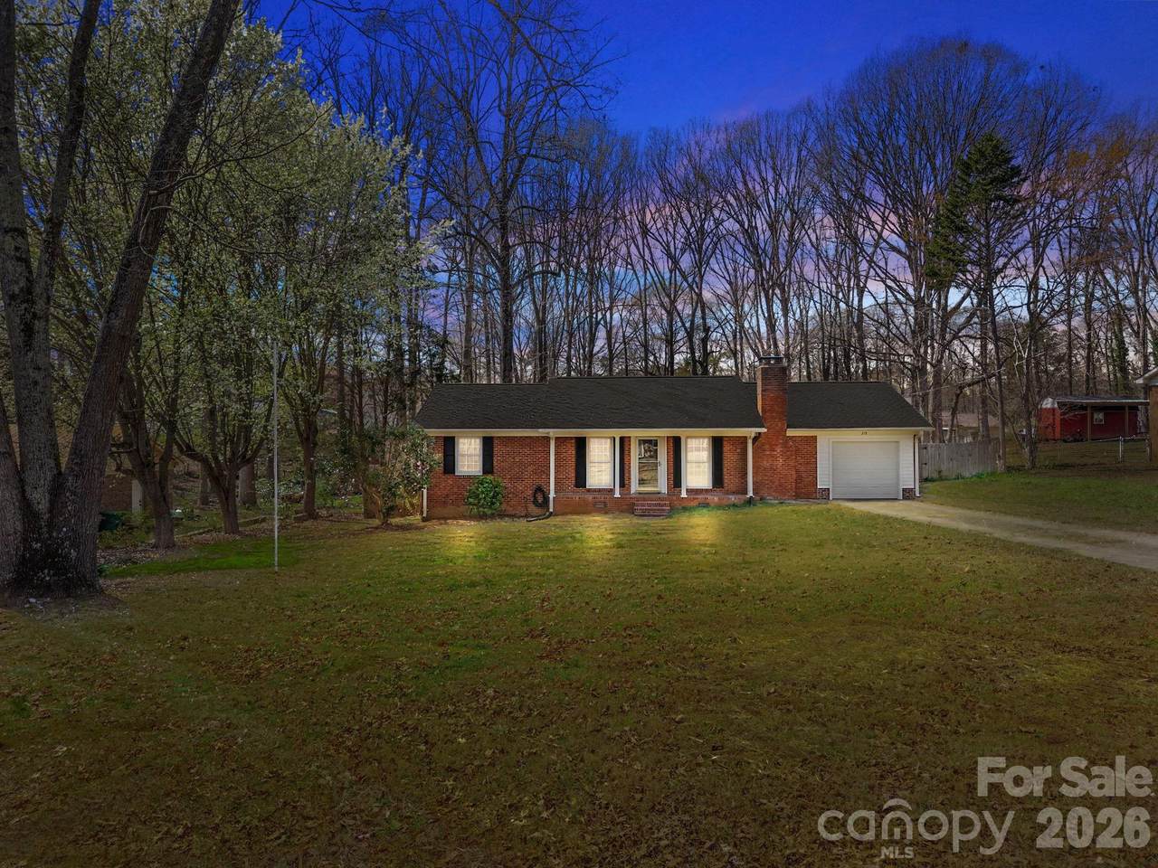 218 Ferris Avenue - Photo 1