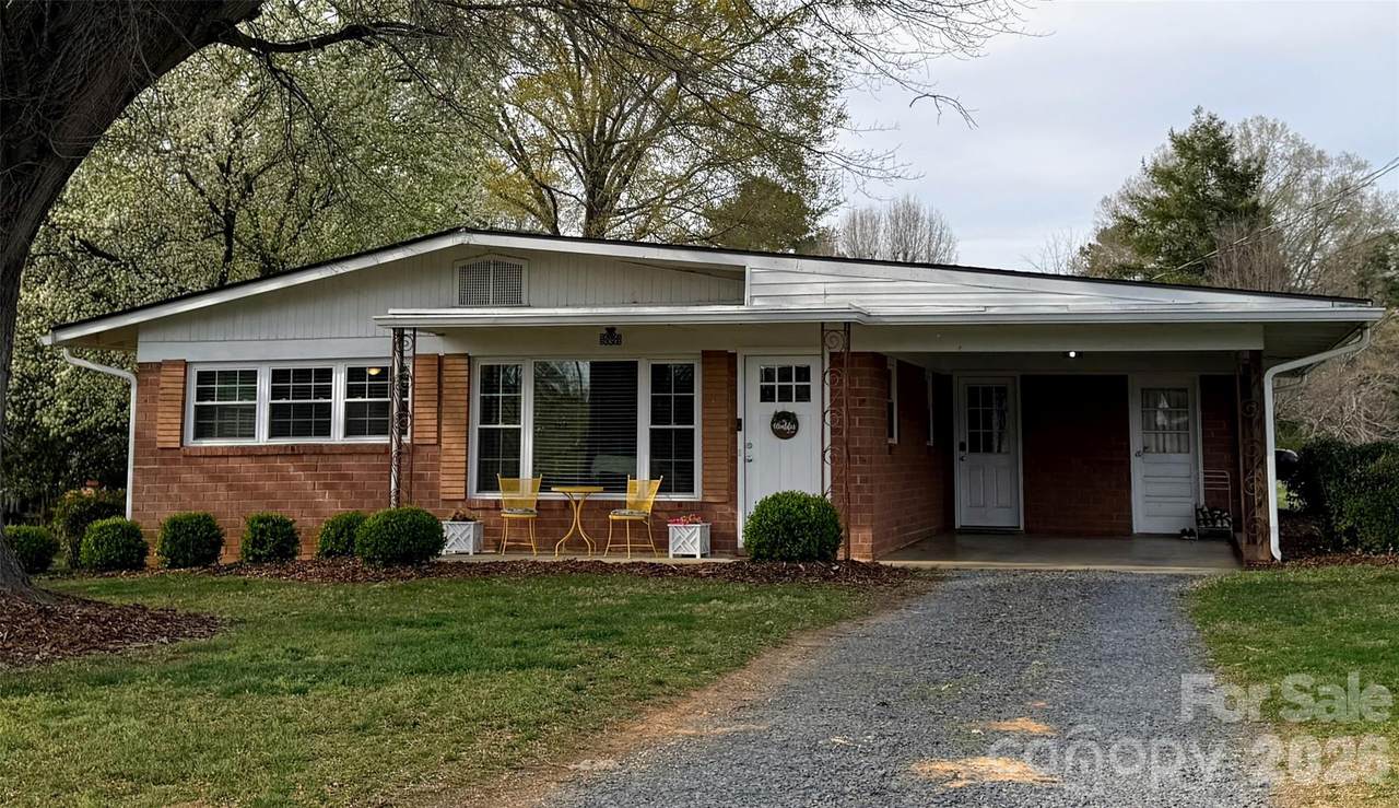 1435 Freeman Avenue - Photo 1