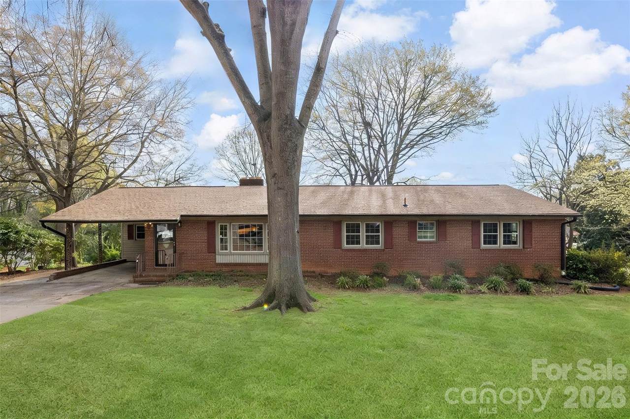 420 Downey Place - Photo 1