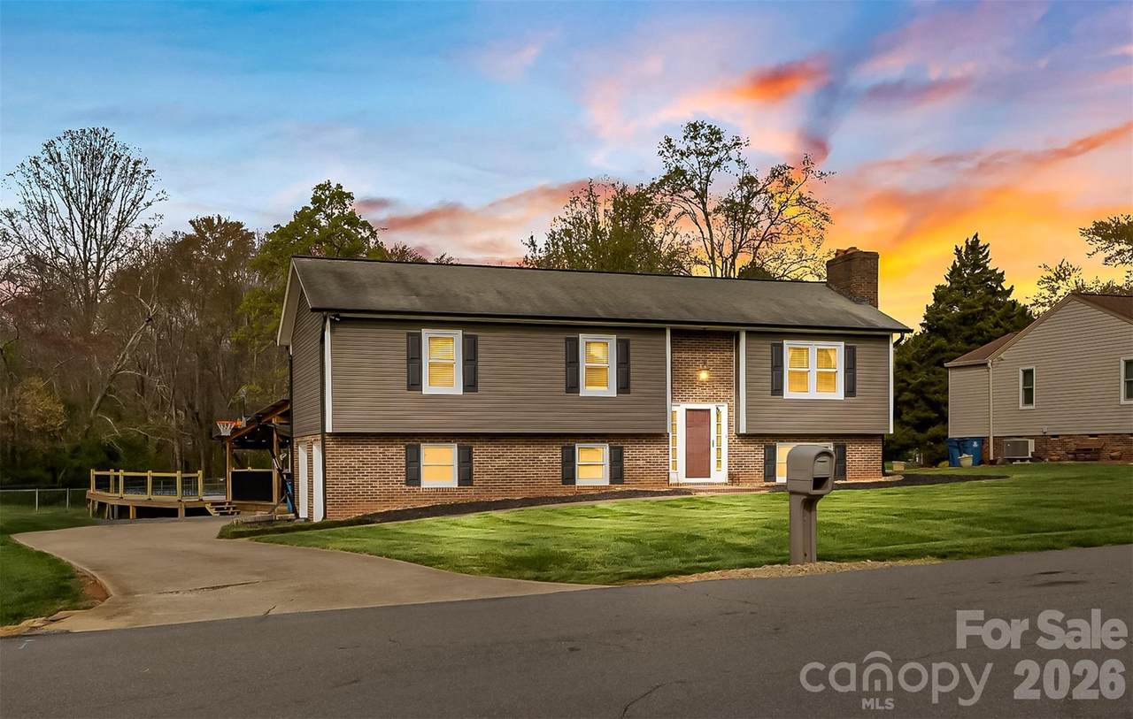 1757 Castlewood Court - Photo 1