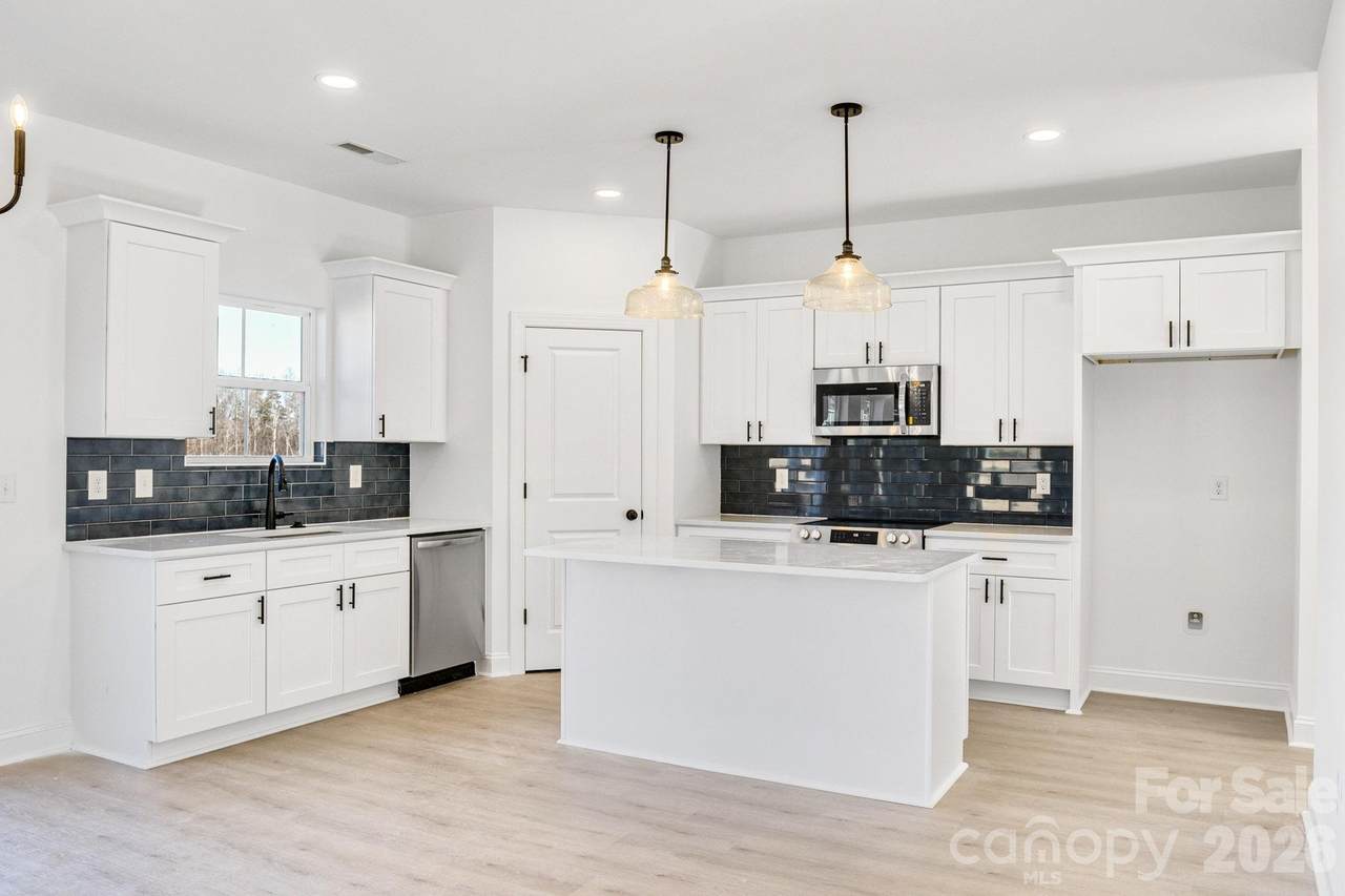 1335 Winged Way - Photo 1