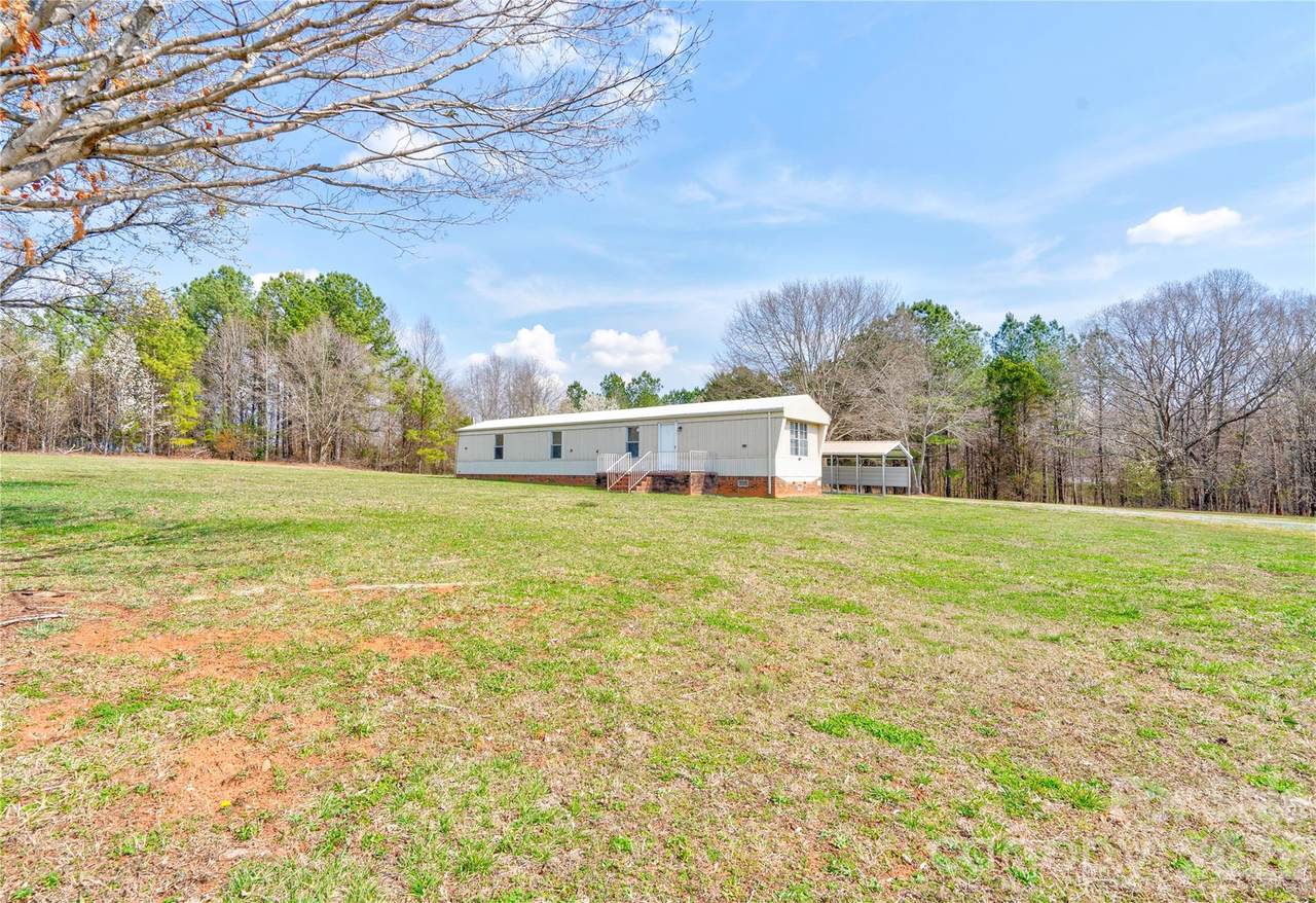 2728 Polkville Road - Photo 1