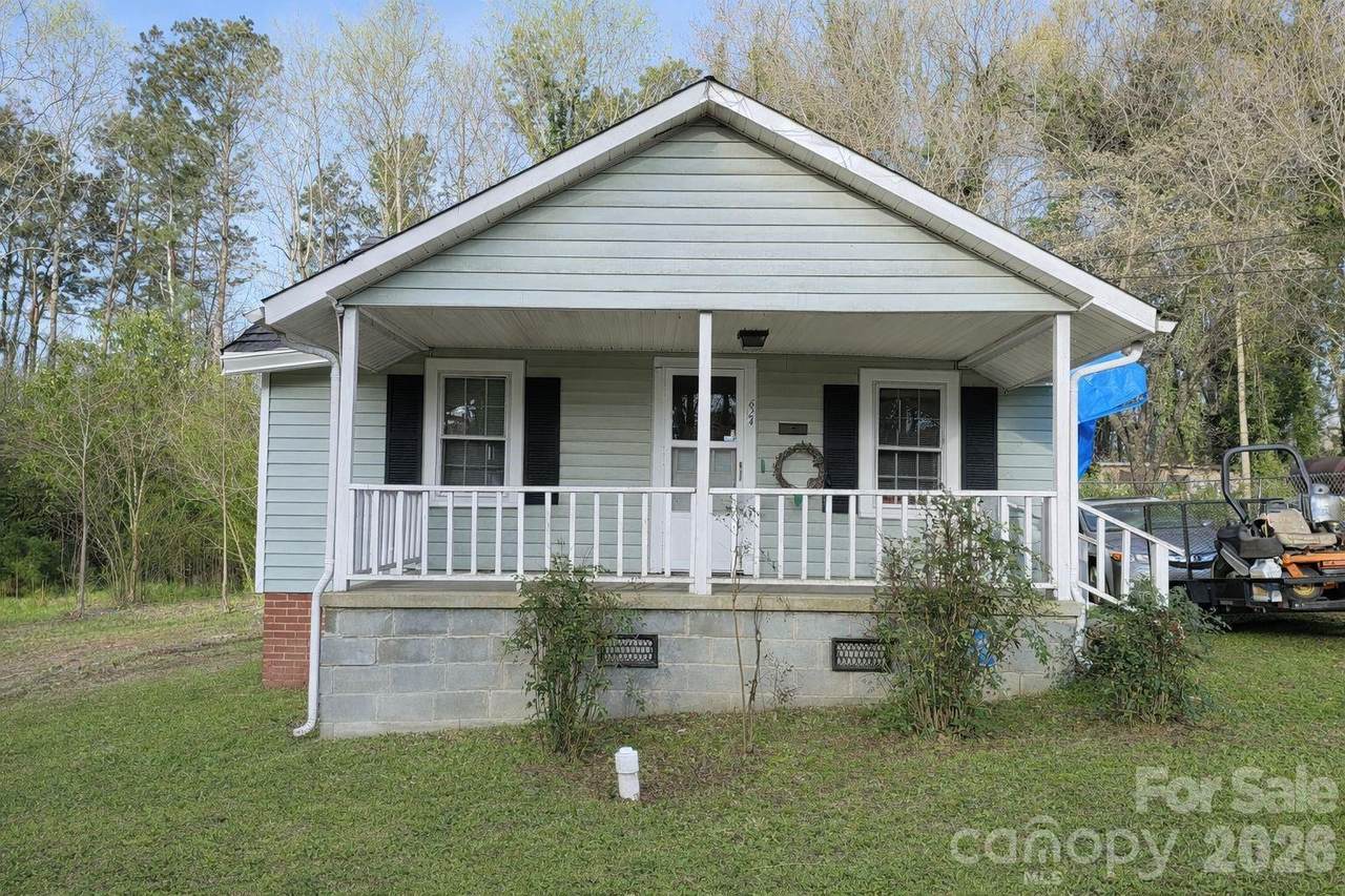 624 Blue Street - Photo 1
