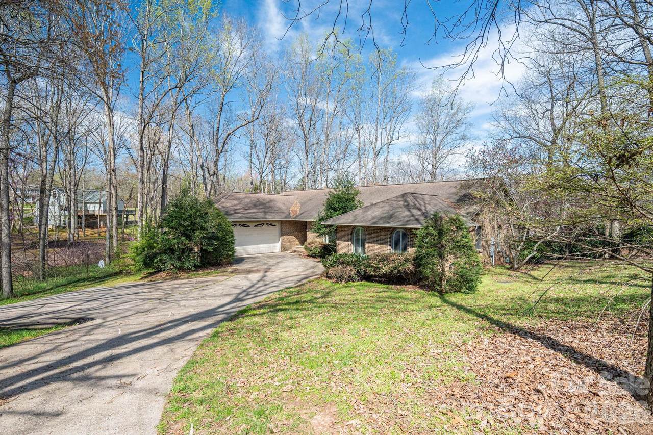 150 Kester Drive - Photo 1