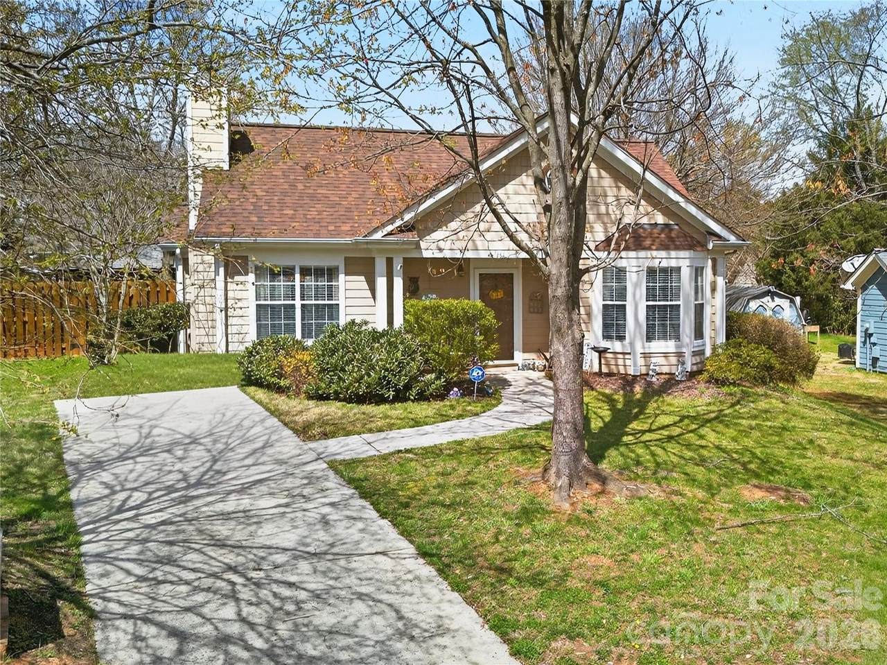 111 Foxglove Drive - Photo 1