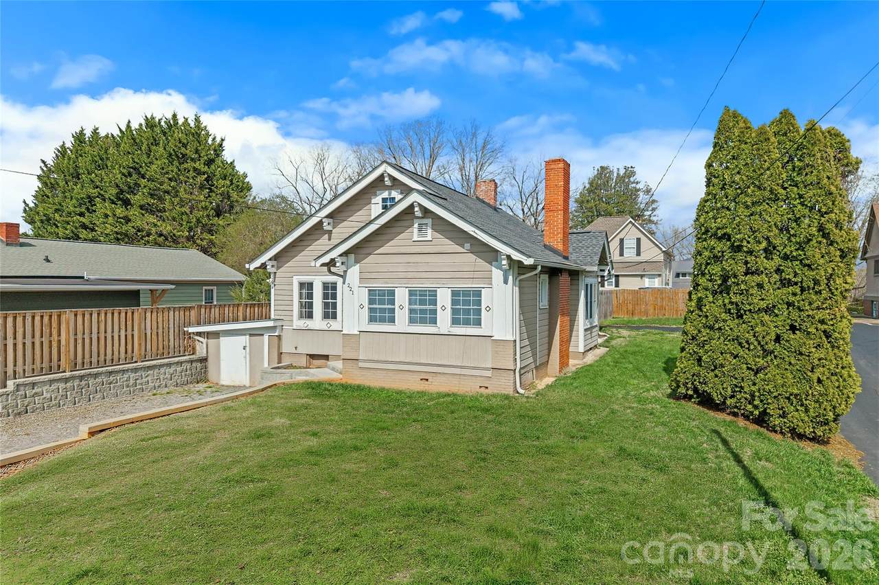 221 Summit Street - Photo 1