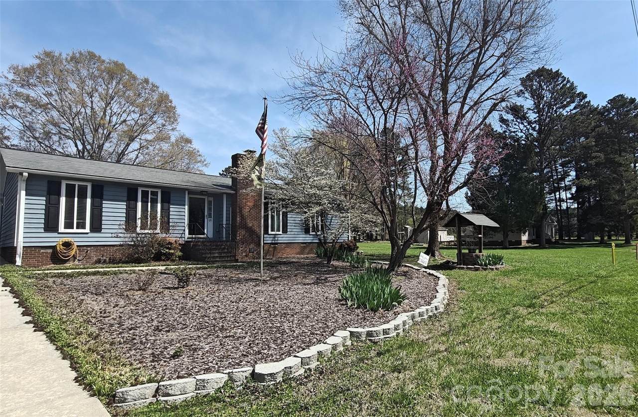 120 Greenway Drive - Photo 1