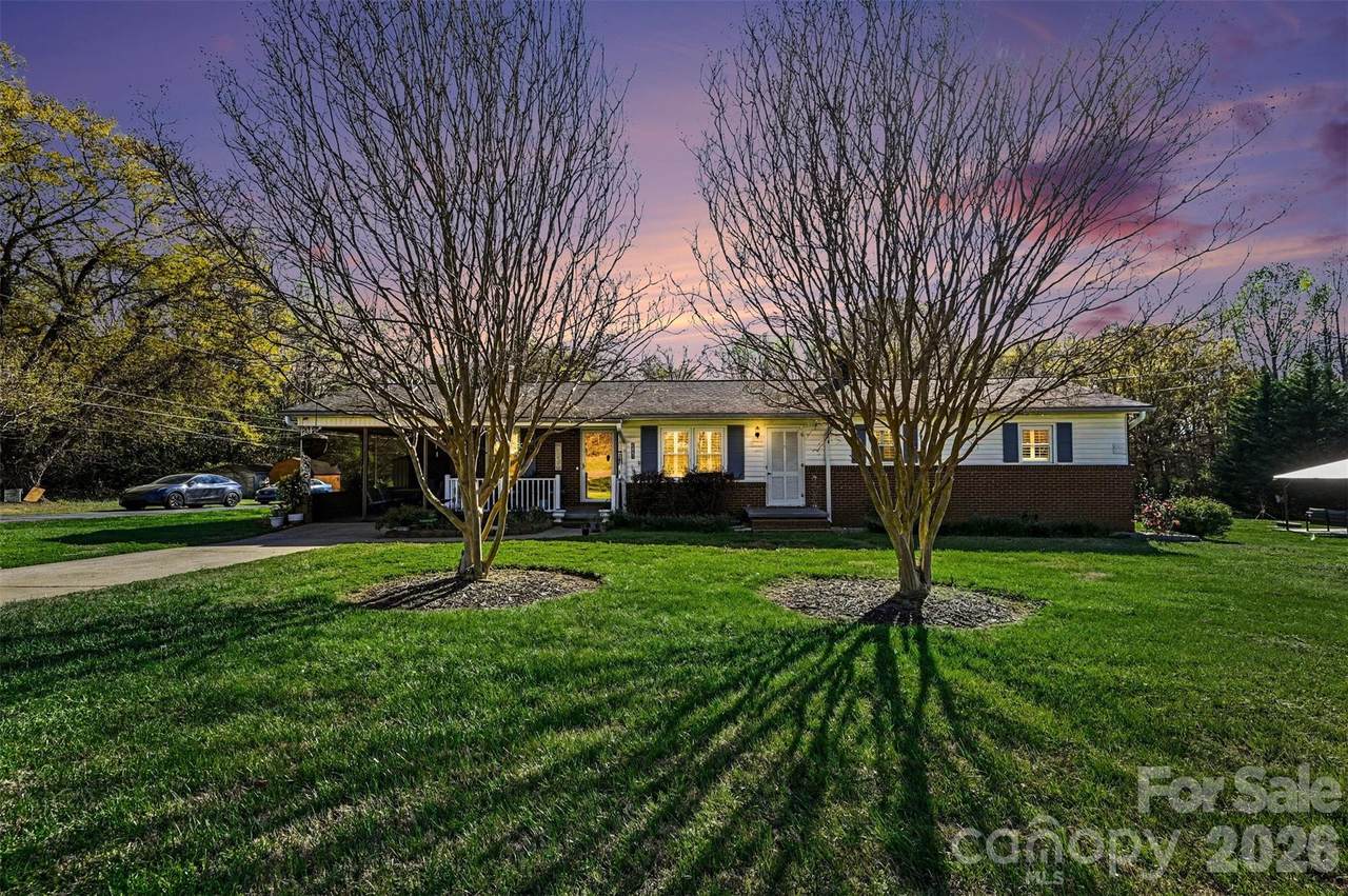 2008 Kings Road - Photo 1