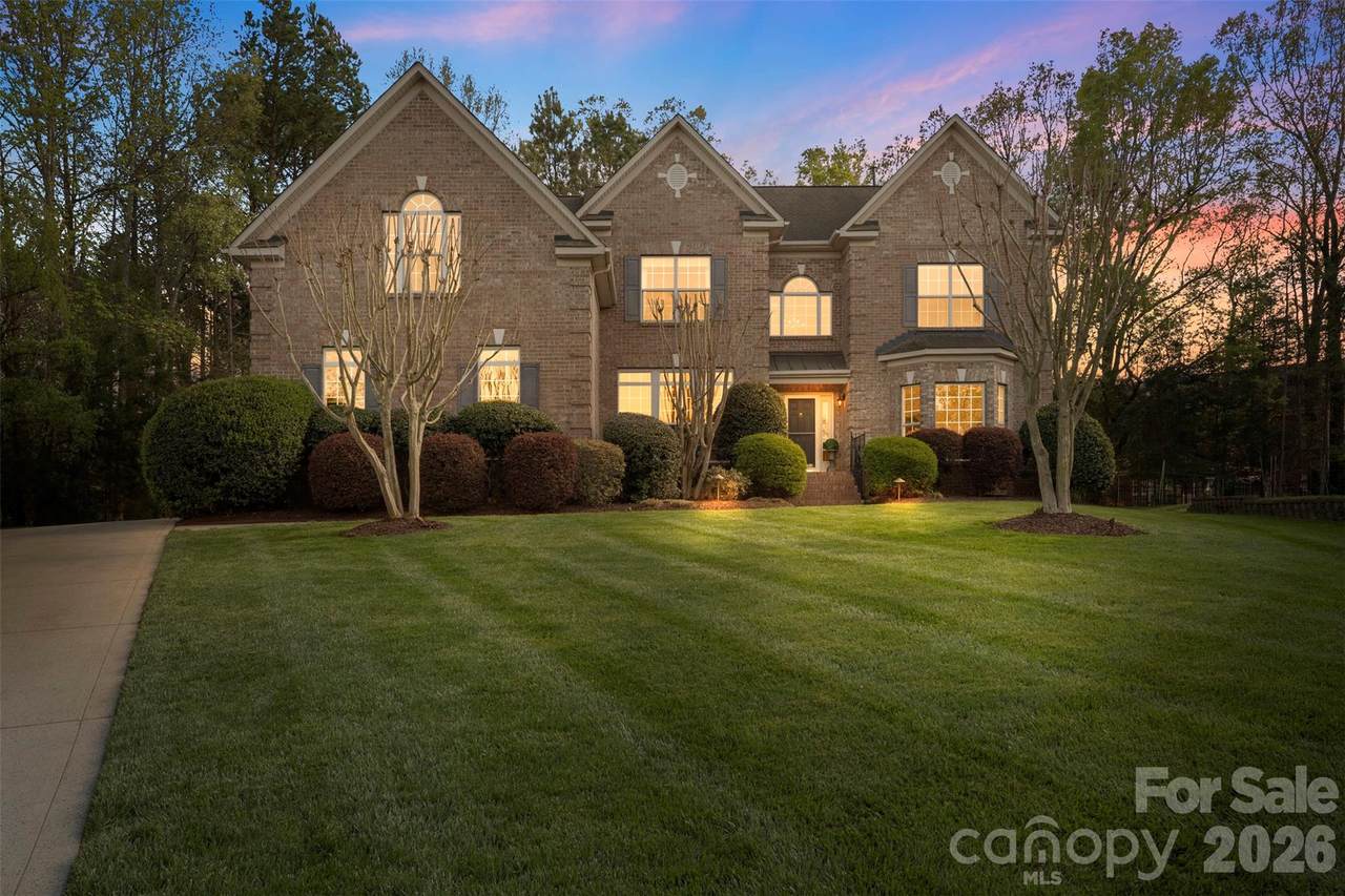 902 Fontaine Court - Photo 1