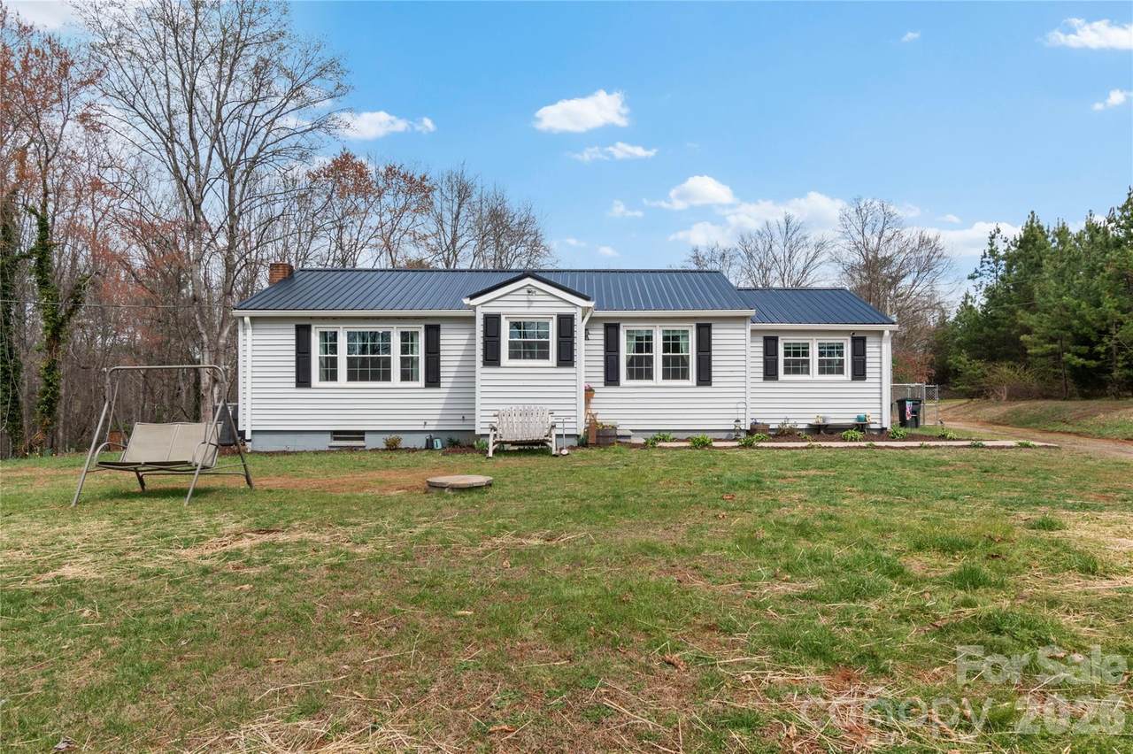 379 Pat Nixon Road - Photo 1