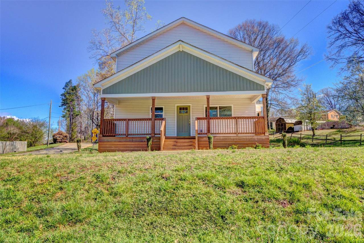 902 Mountain Street - Photo 1