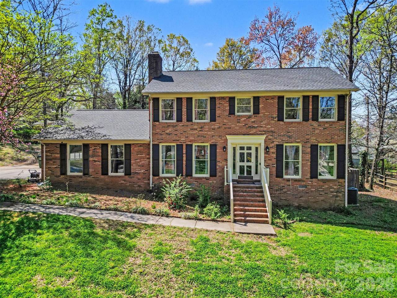 1560 Chatham Court - Photo 1