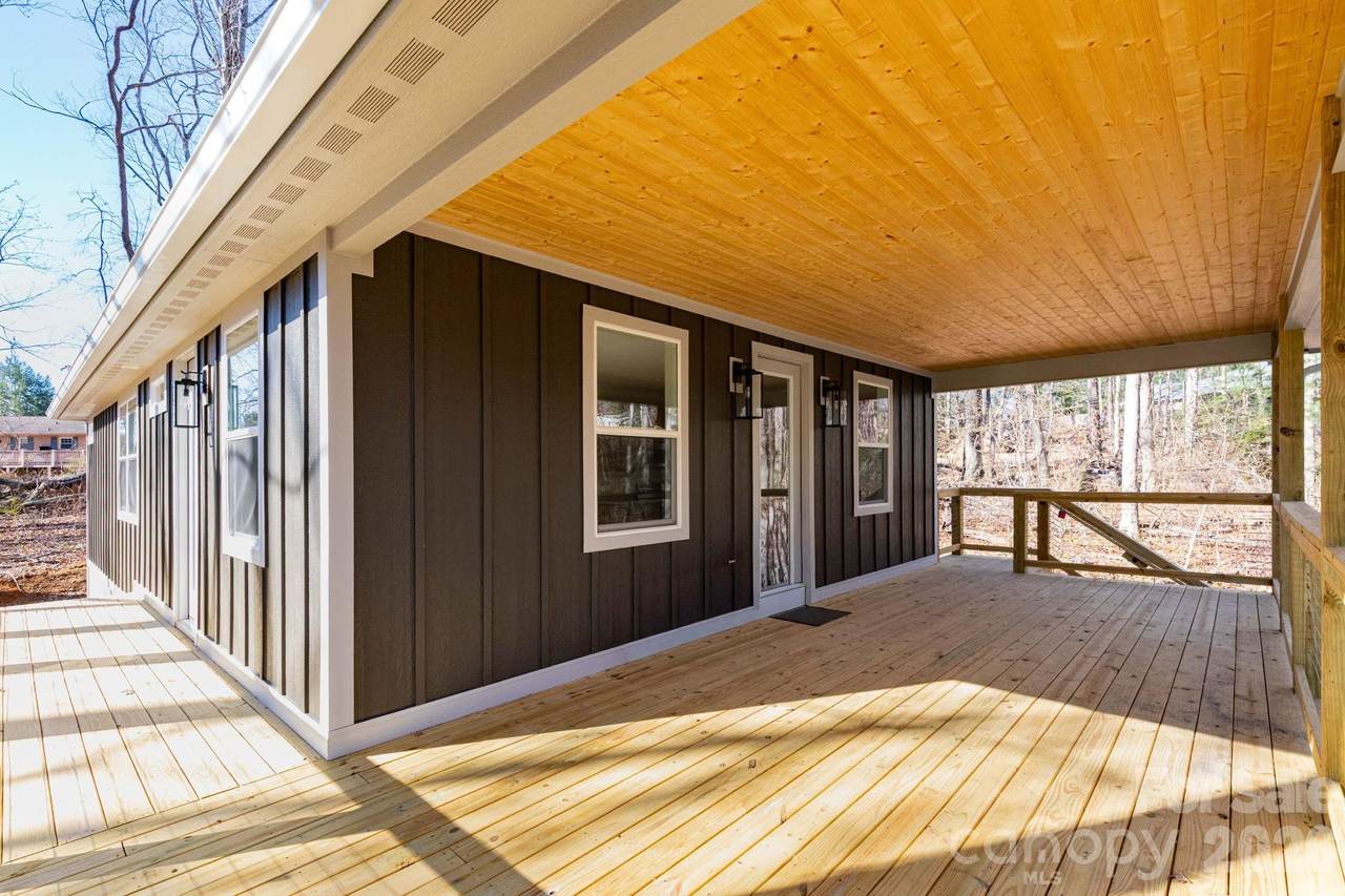 137 Arbutus Trail - Photo 1