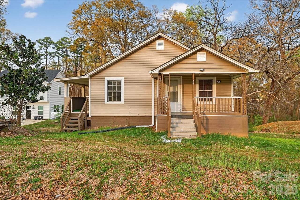 1028 East Drive - Photo 1