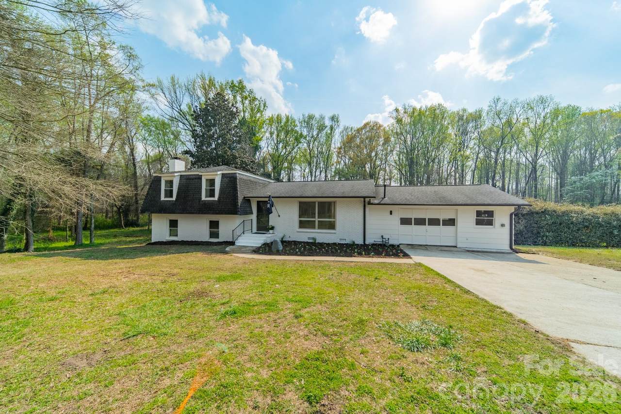 2023 Briarwood Circle - Photo 1