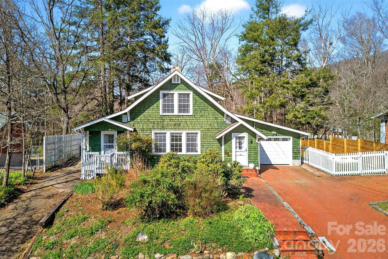 109 Eastwood Avenue - Photo 1