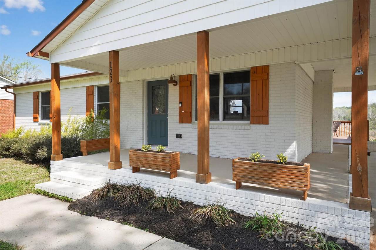 123 Rowe Street - Photo 1