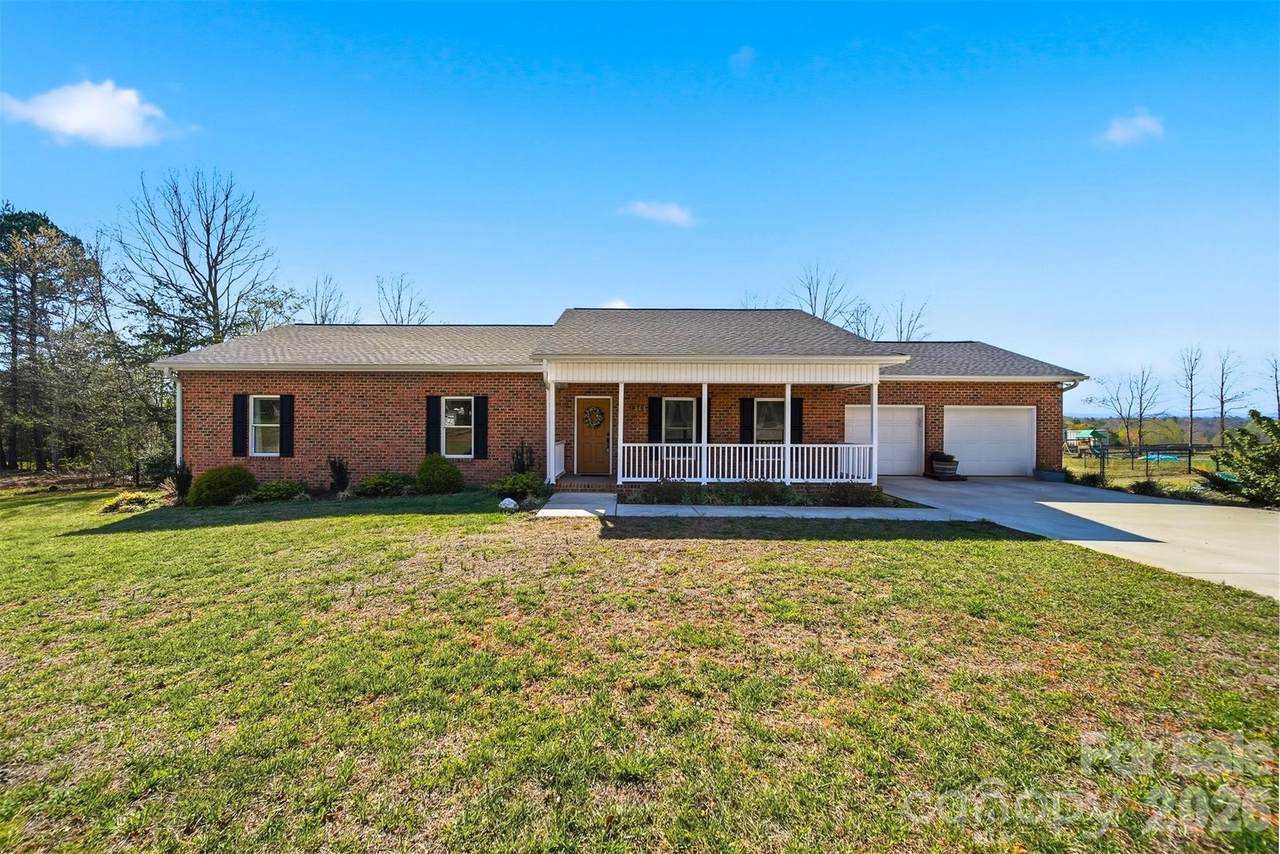 976 Amherst Road - Photo 1